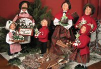 Add to your collection of Byer's Choice collectible Christmas figurines